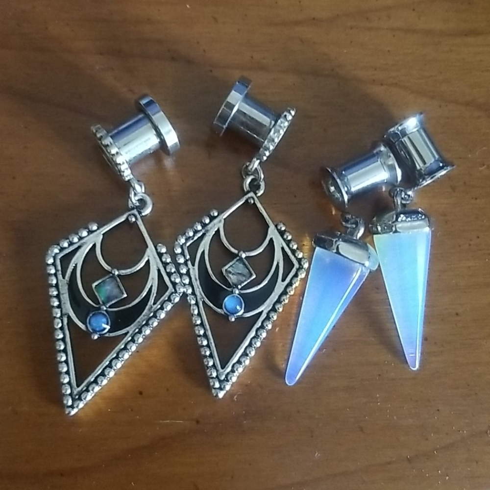 2g earrings